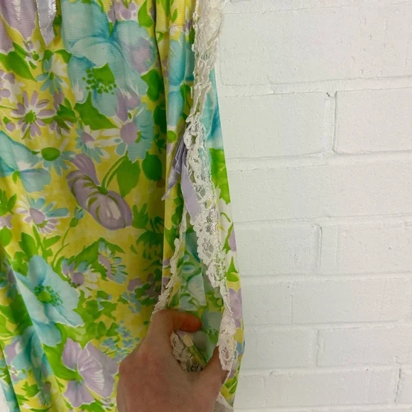 Vintage Floral Maxi Dress with Lace and Open Sides - Picture 3 of 5